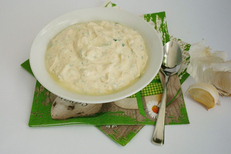 Kräuterdip mit Knoblauch