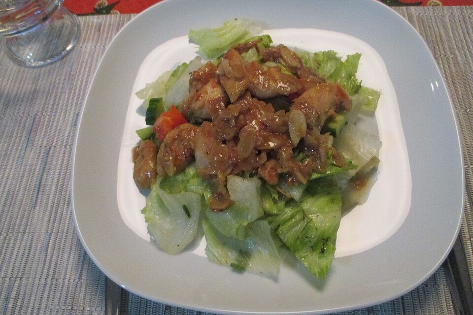 Salat mit Hähnchenbruststreifen