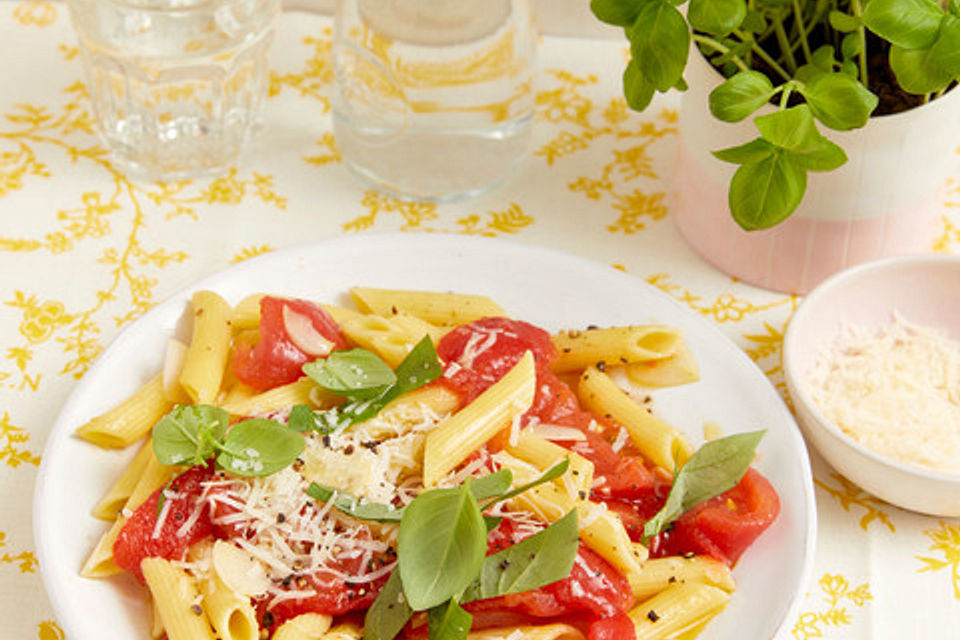 Penne mit Ofentomatensauce