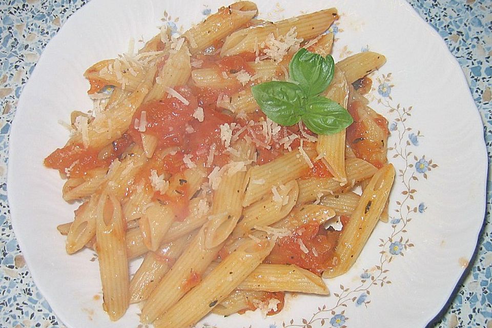 Penne mit Ofentomatensauce