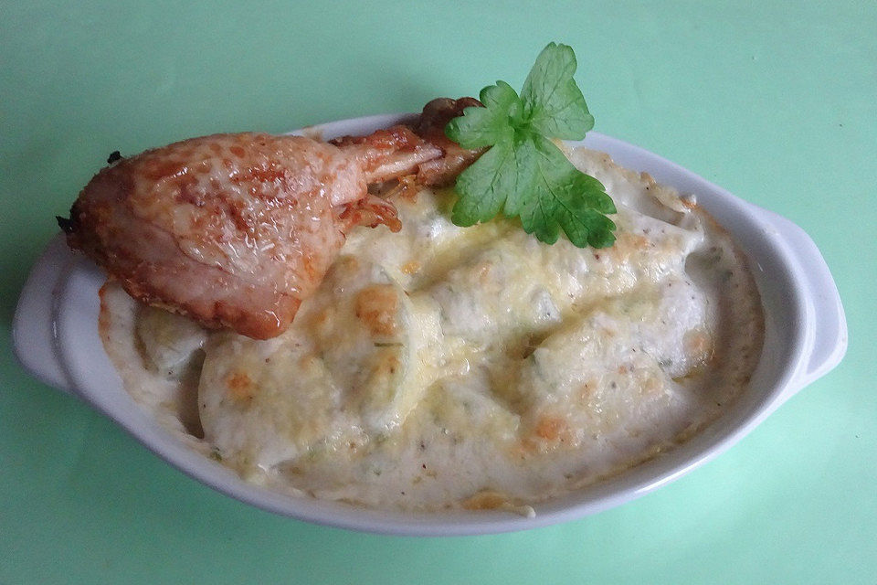 Kohlrabi - Gratin zu Hähnchenkeulen