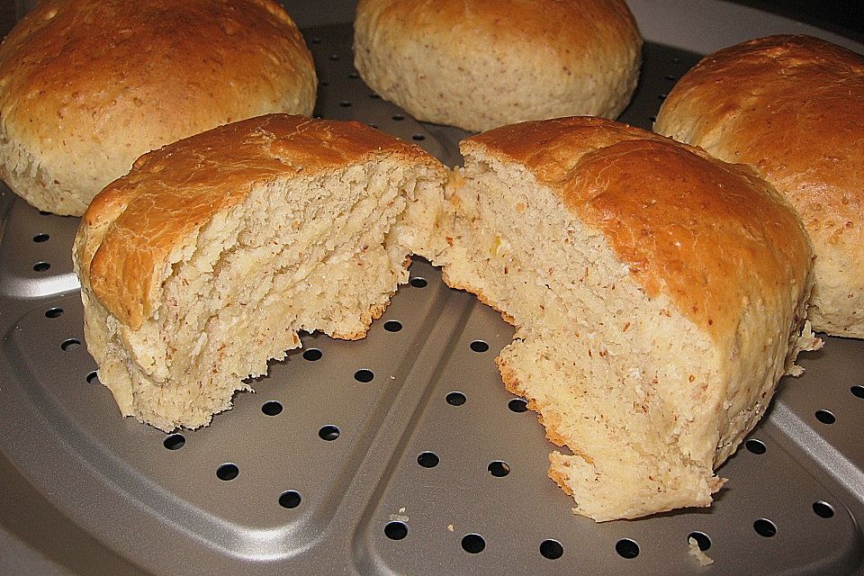 Nussbuchteln mit Topfenfüllung