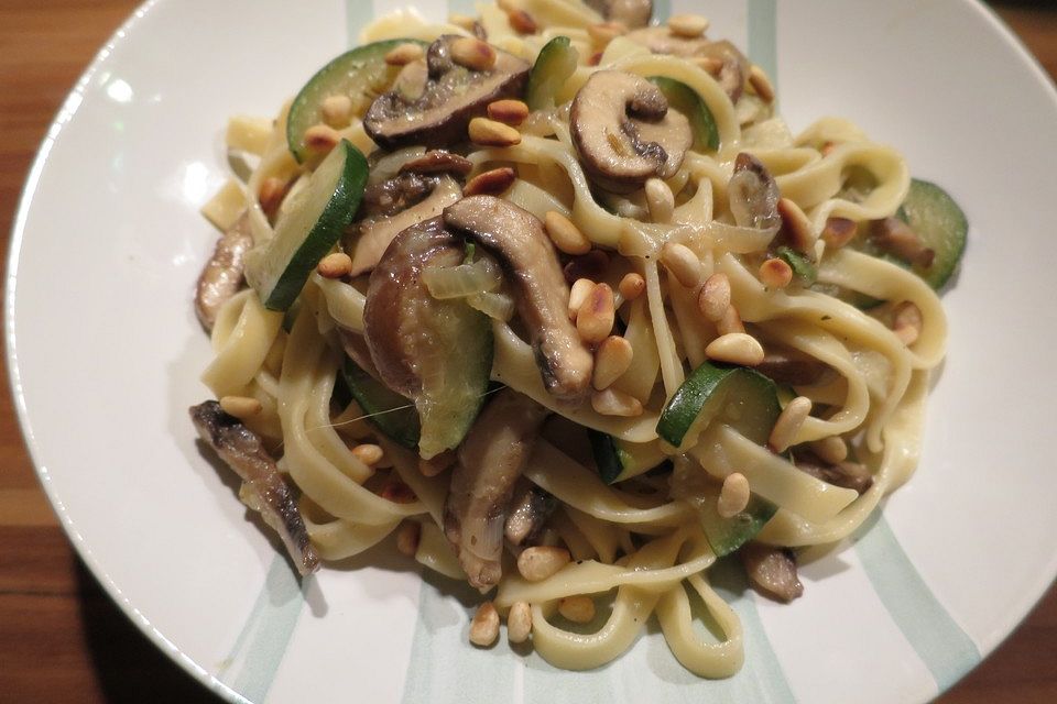 Champignons und Zucchini