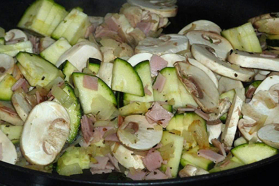 Champignons und Zucchini