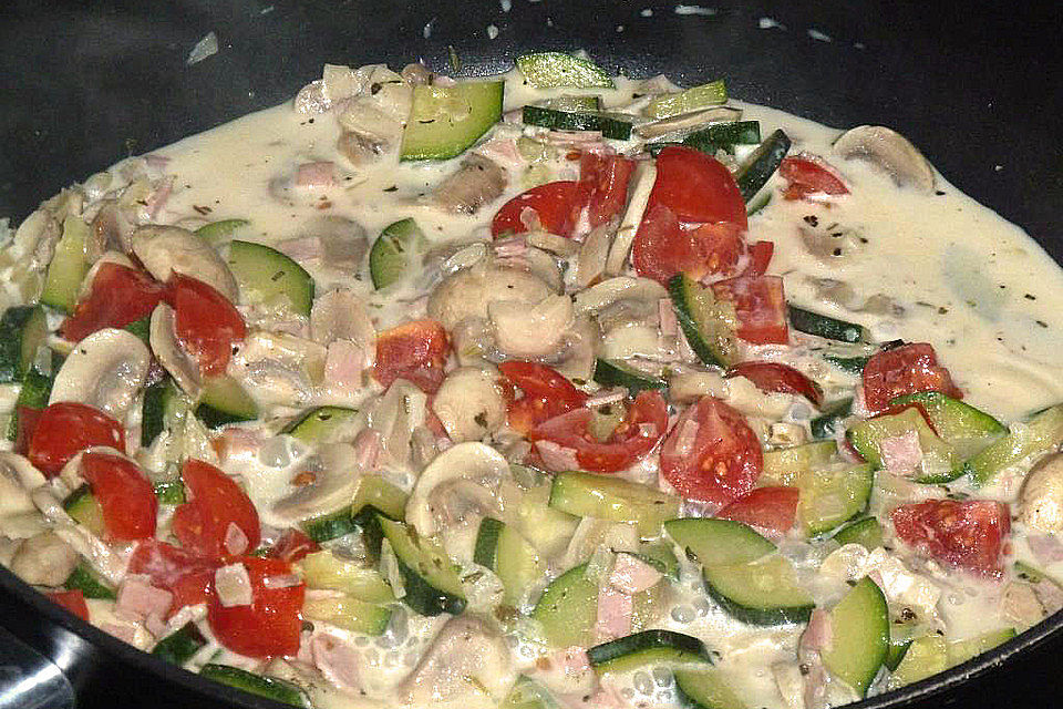 Champignons und Zucchini