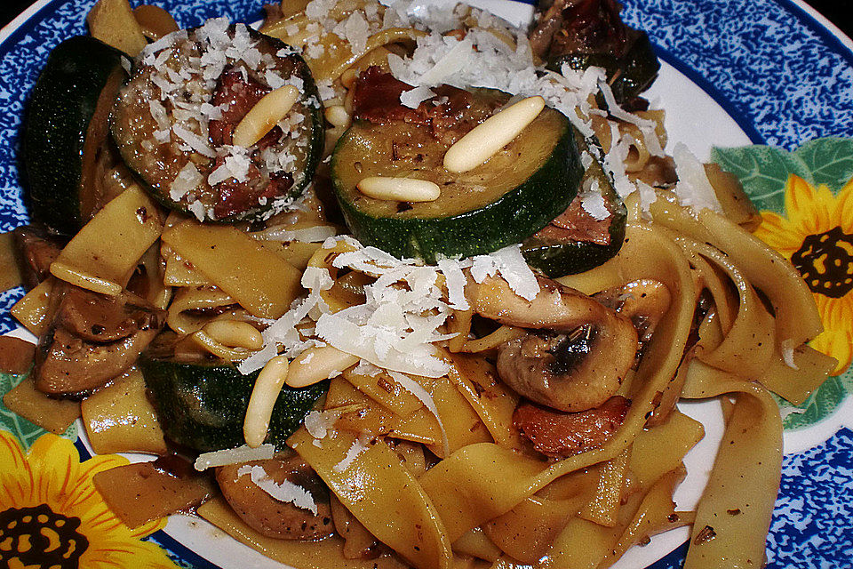 Champignons und Zucchini