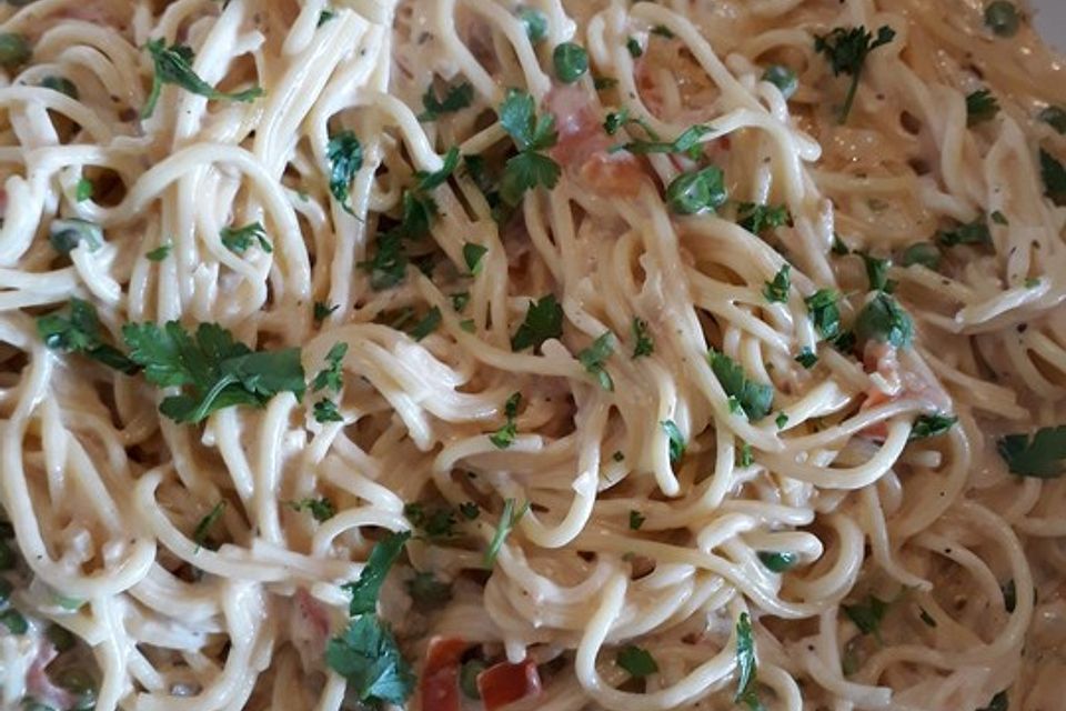 Spaghetti mit Knoblauch-Käsesauce