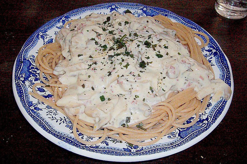 Spaghetti mit Knoblauch-Käsesauce