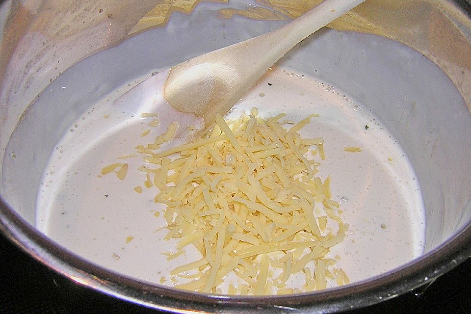 Spaghetti mit Knoblauch-Käsesauce