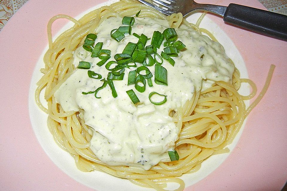 Spaghetti mit Knoblauch-Käsesauce