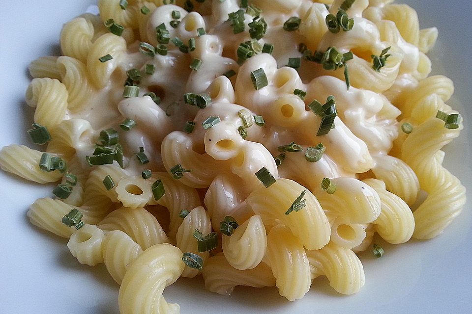 Spaghetti mit Knoblauch-Käsesauce