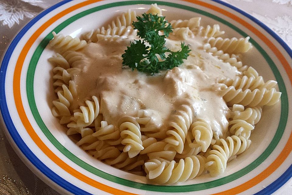 Spaghetti mit Knoblauch-Käsesauce