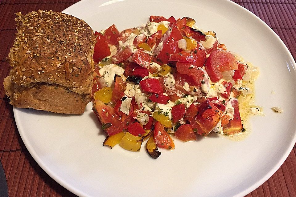 Gebackener vegetarischer Schafskäse