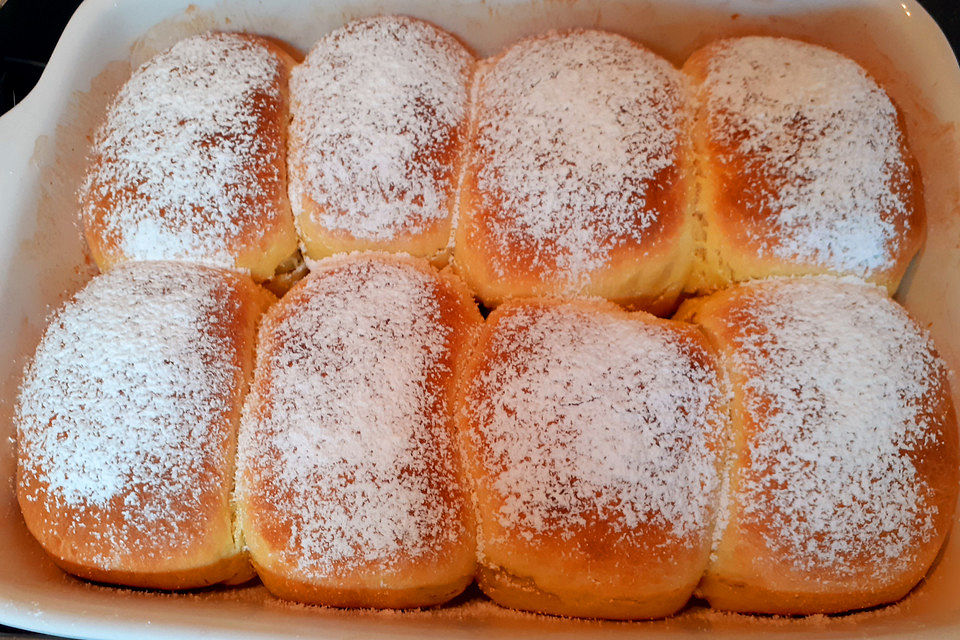 Bayerische Rohrnudeln mit Zuckerkruste