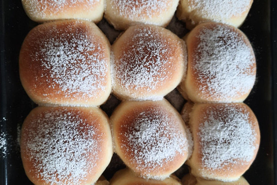 Bayerische Rohrnudeln mit Zuckerkruste