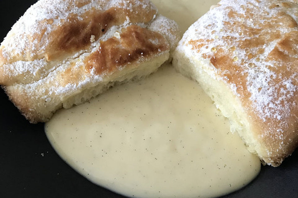 Bayerische Rohrnudeln mit Zuckerkruste