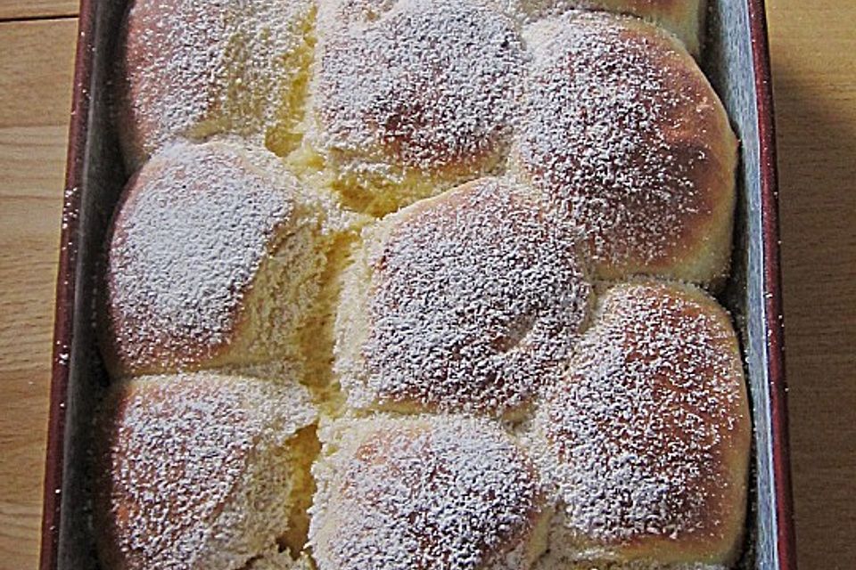 Bayerische Rohrnudeln mit Zuckerkruste