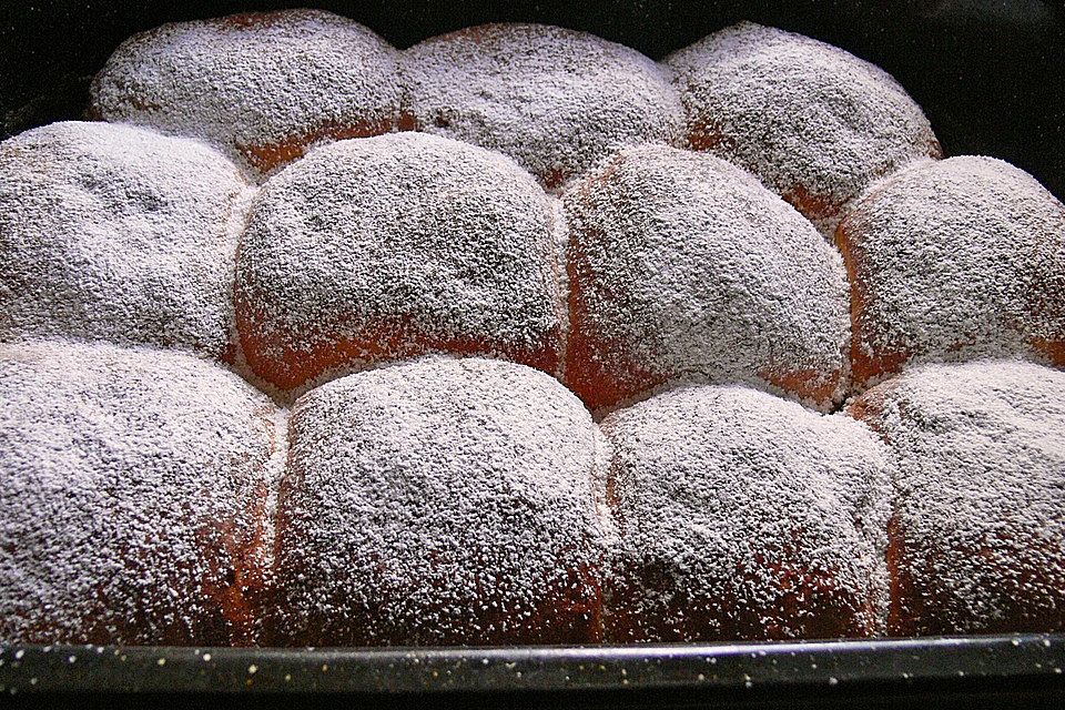 Bayerische Rohrnudeln mit Zuckerkruste