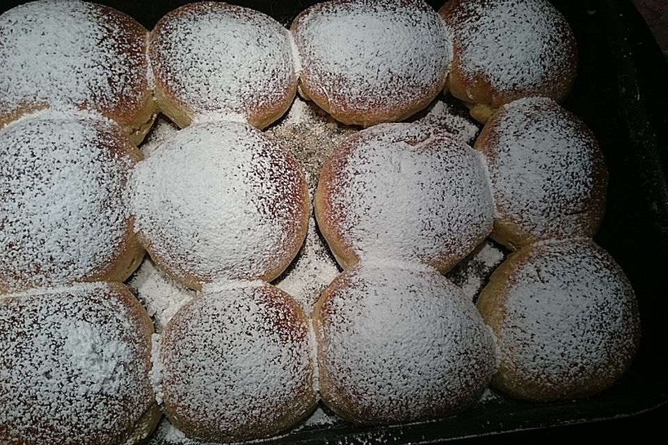 Bayerische Rohrnudeln mit Zuckerkruste