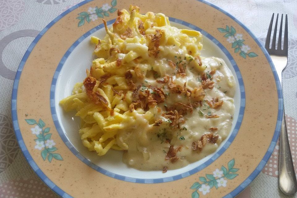 Käsespätzle mit Zwiebelrahmsoße