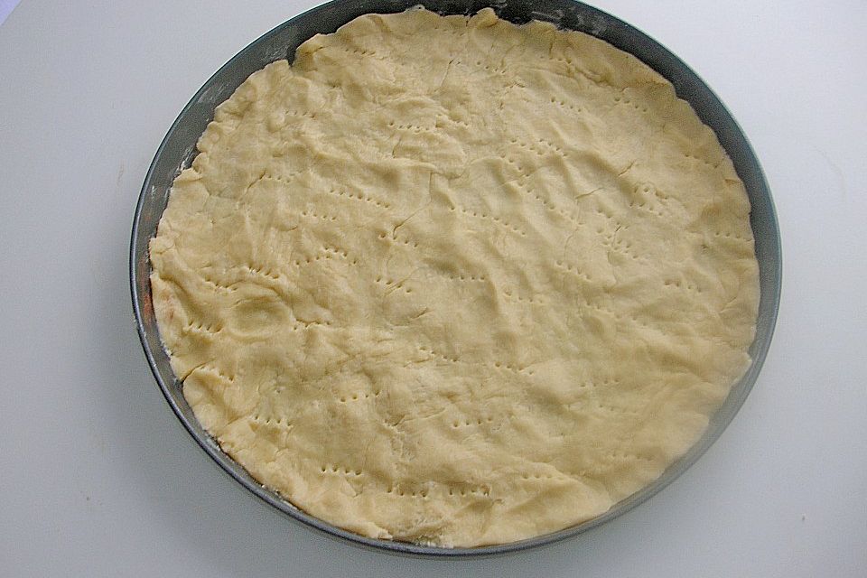 Mandelkuchen mit Blätterteigdecke