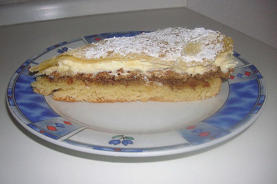 Mandelkuchen mit Blätterteigdecke