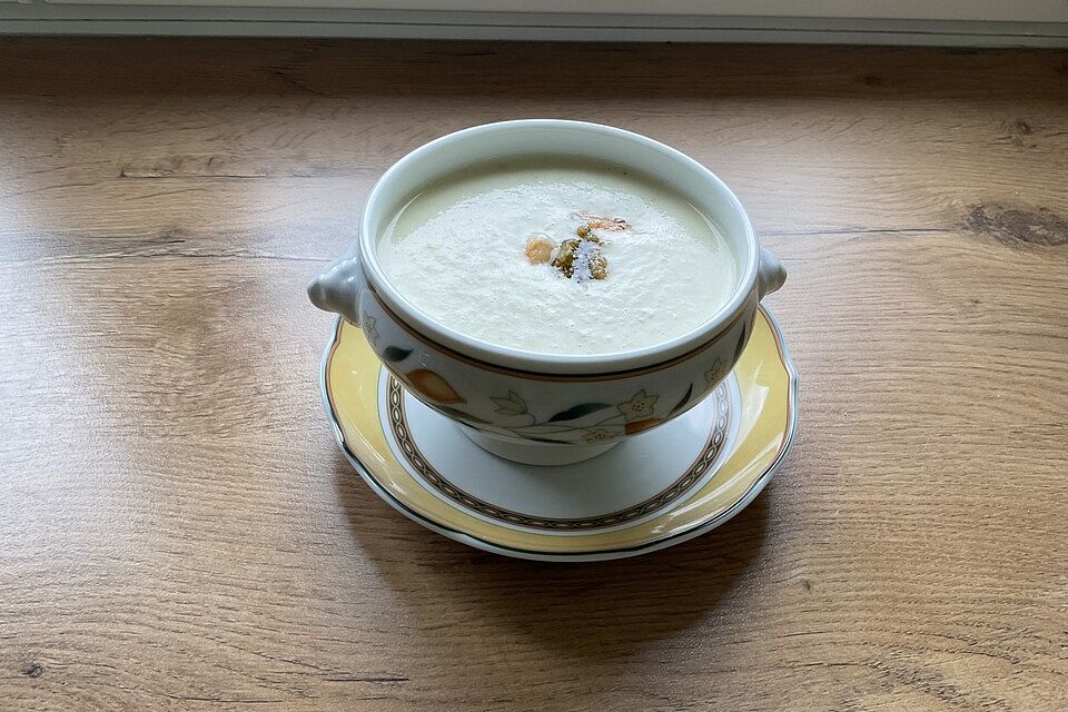 Spargelsuppe mit gegrillten Jakobsmuscheln