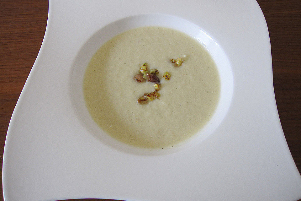 Spargelsuppe mit gegrillten Jakobsmuscheln