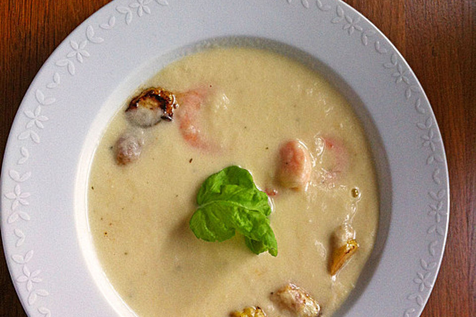 Spargelsuppe mit gegrillten Jakobsmuscheln