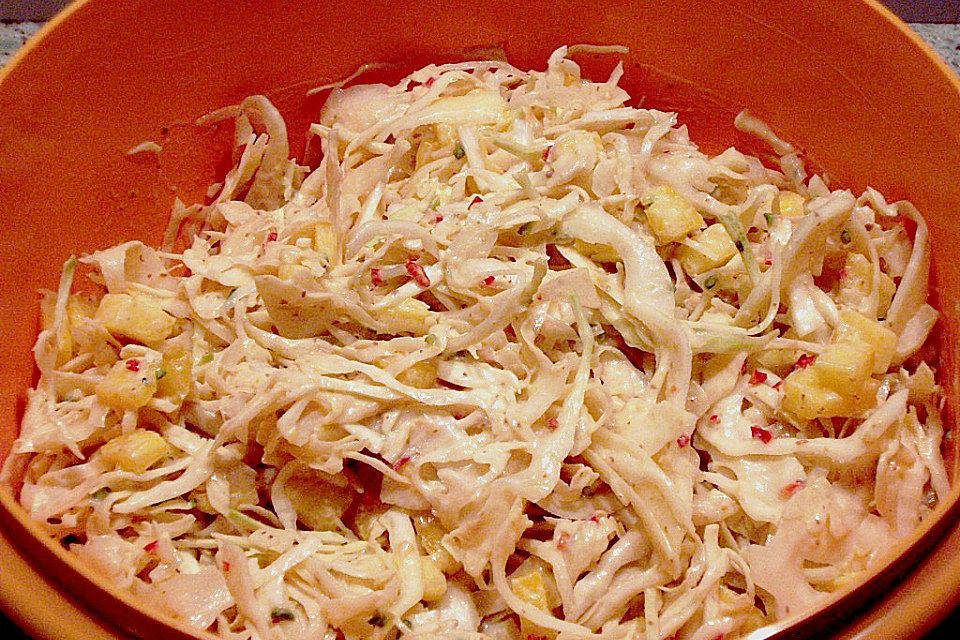 Scharfer Kohlsalat mit Ananas