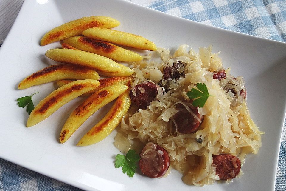 Sauerkraut mit Mettwurst