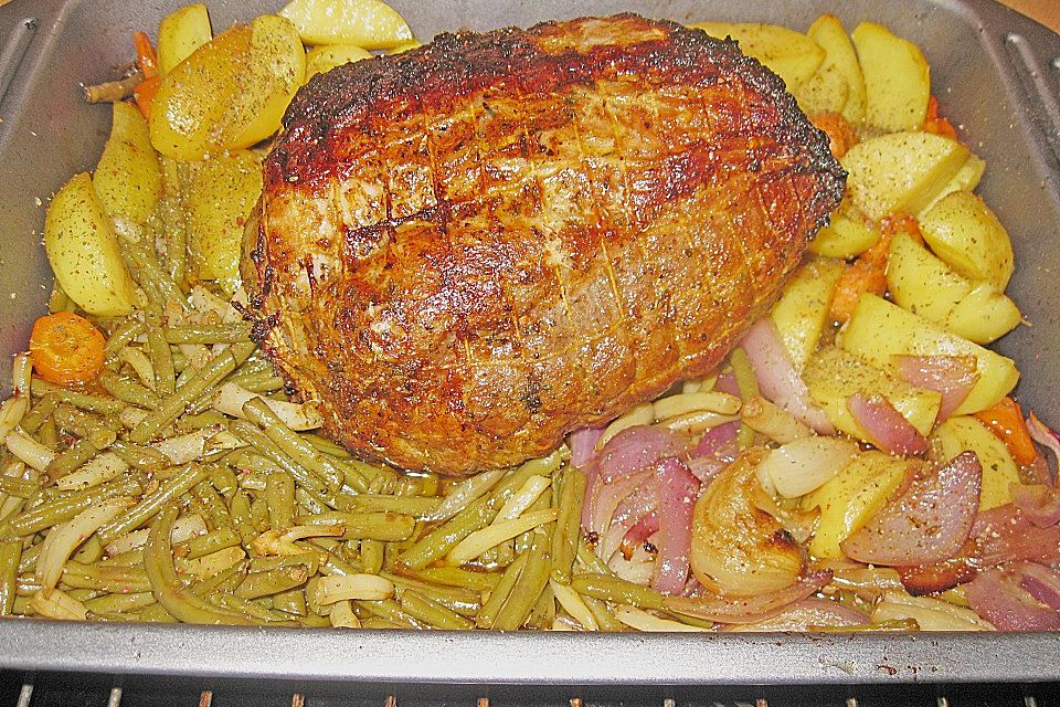 Rollbraten im Gemüsebett