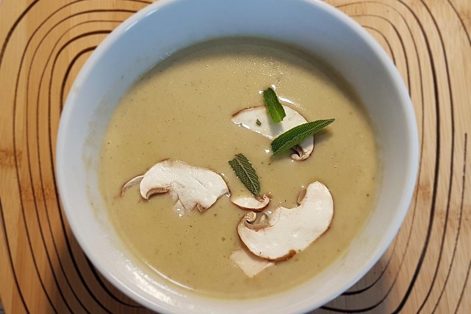 Champignon - Cremesuppe mit Salbei