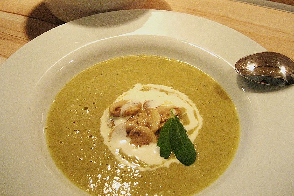 Champignon - Cremesuppe mit Salbei