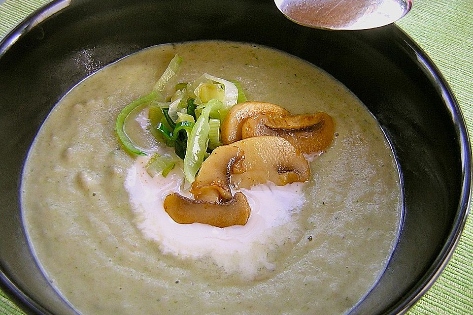 Champignon - Cremesuppe mit Salbei