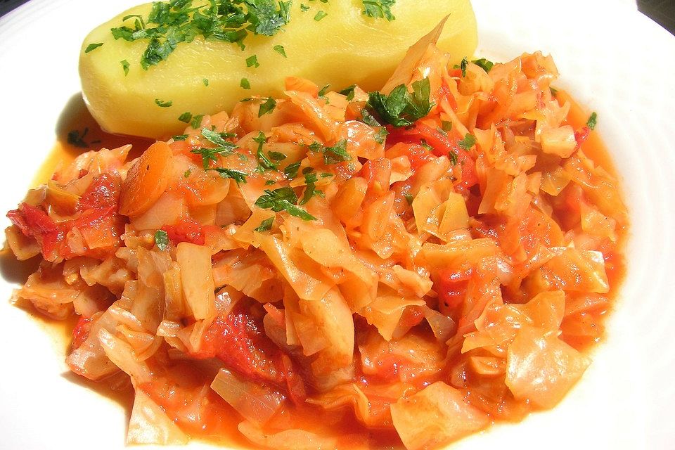 Weißkraut in Tomatensauce