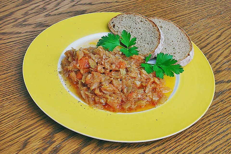 Weißkraut in Tomatensauce