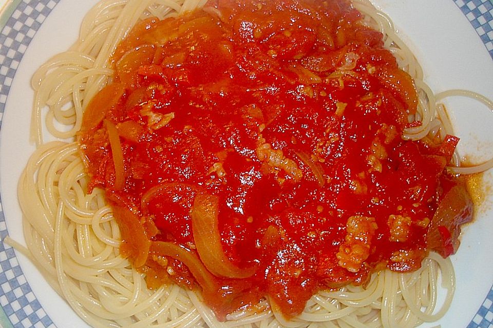 Spaghetti mit herzhafter Tomatensauce