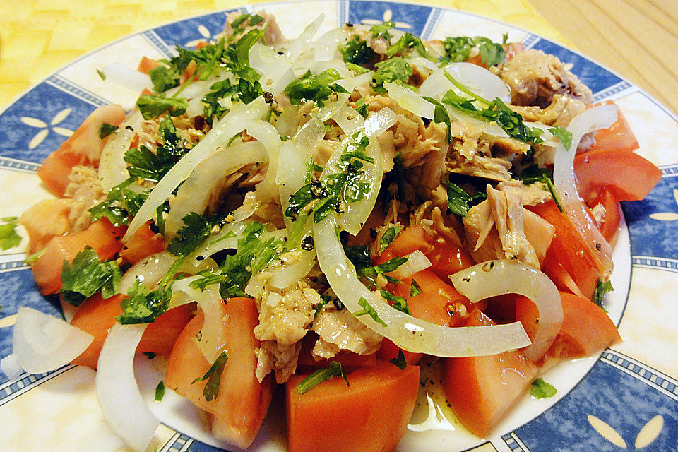 Tomatensalat mit Thunfisch