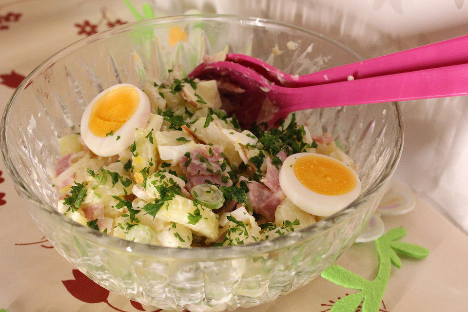 Kartoffelsalat mit geräuchertem Käse