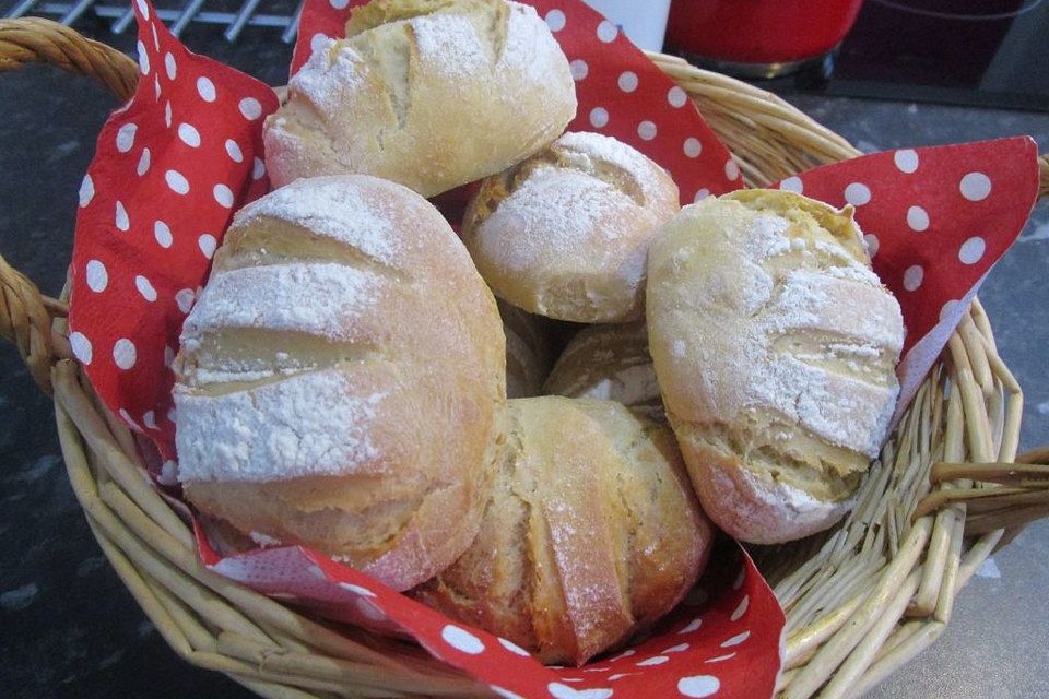 Brötchen mit Milchkefir