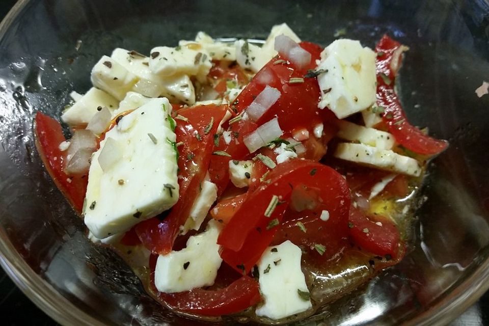 Tomatensalat mit Feta - Käse