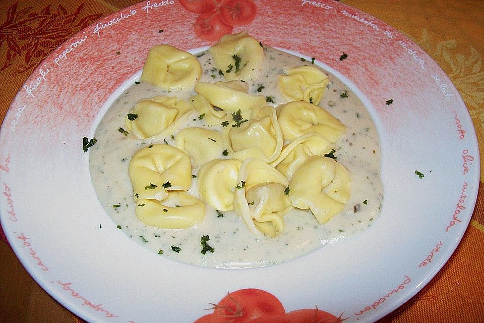 Lachstortellini mit Käutersauce