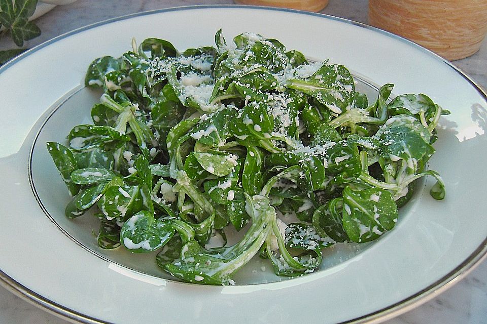 Feldsalat mit Zwiebelschmelz