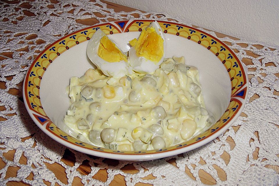 Eiersalat mit Erbsen