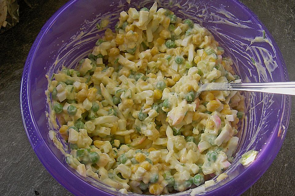 Eiersalat mit Erbsen