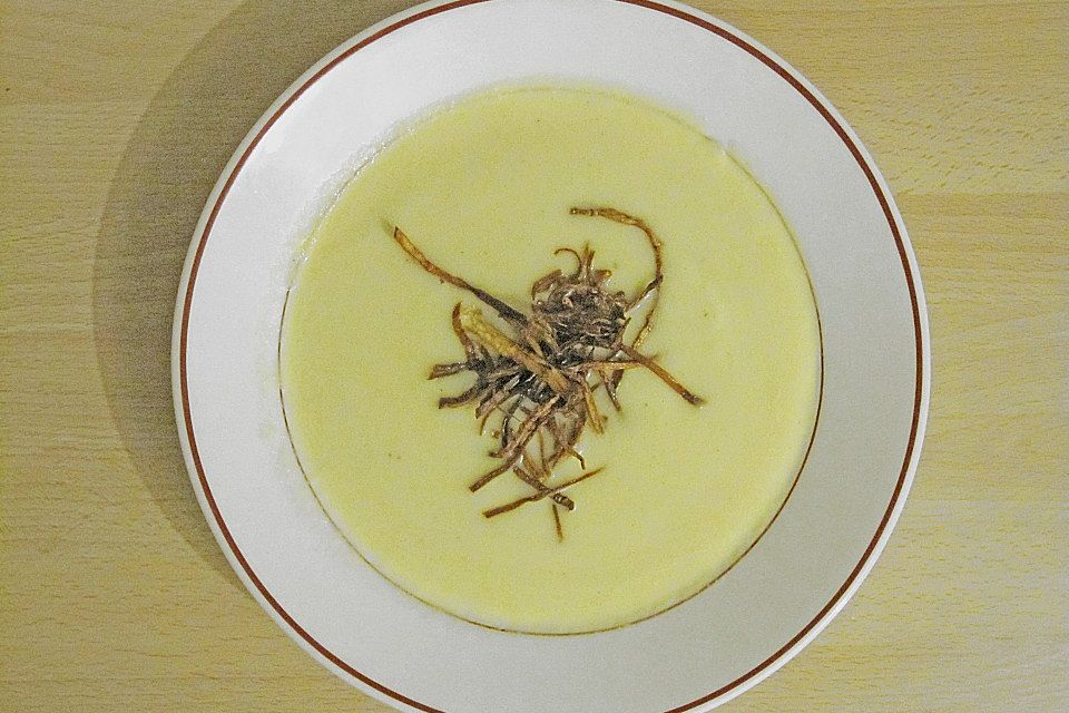 Selleriesuppe mit Äpfeln