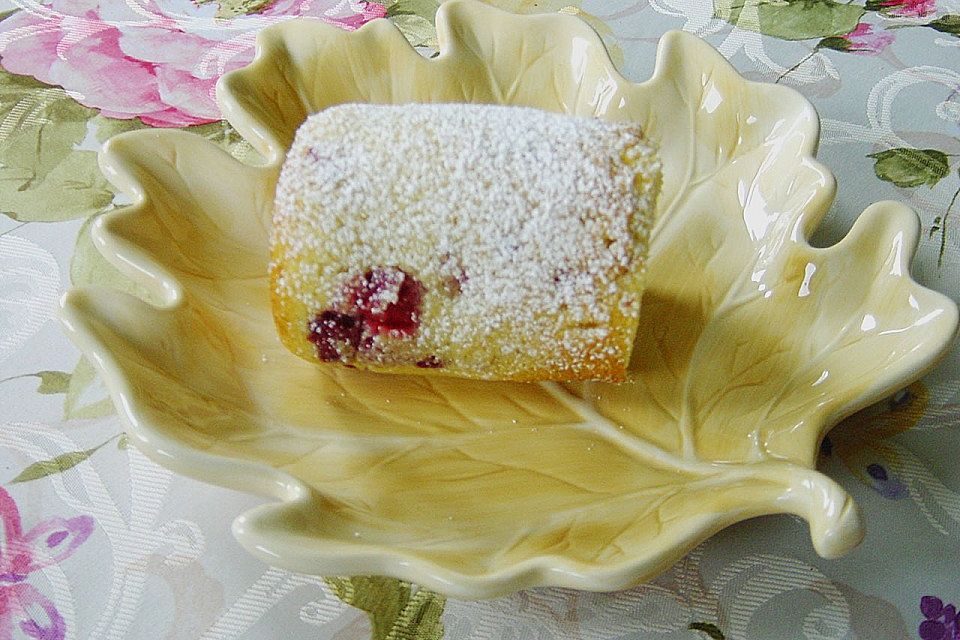 Eierlikörkuchen mit Himbeeren