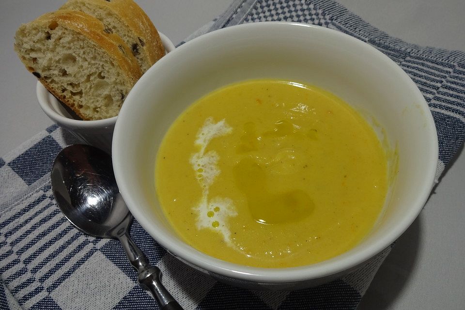 Pastinakensuppe mit Karotten