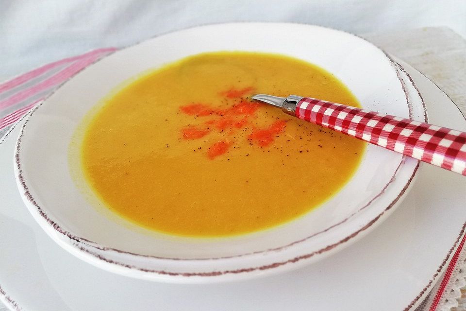 Pastinakensuppe mit Karotten